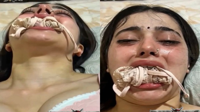 Muh mai panty daba – chut chudwaati bhabhi ka mms