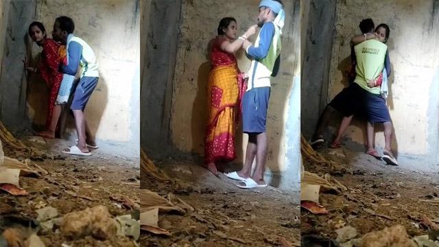 Majdoor Bhabhi Standing Gund Mar Di Recorded Viral Video